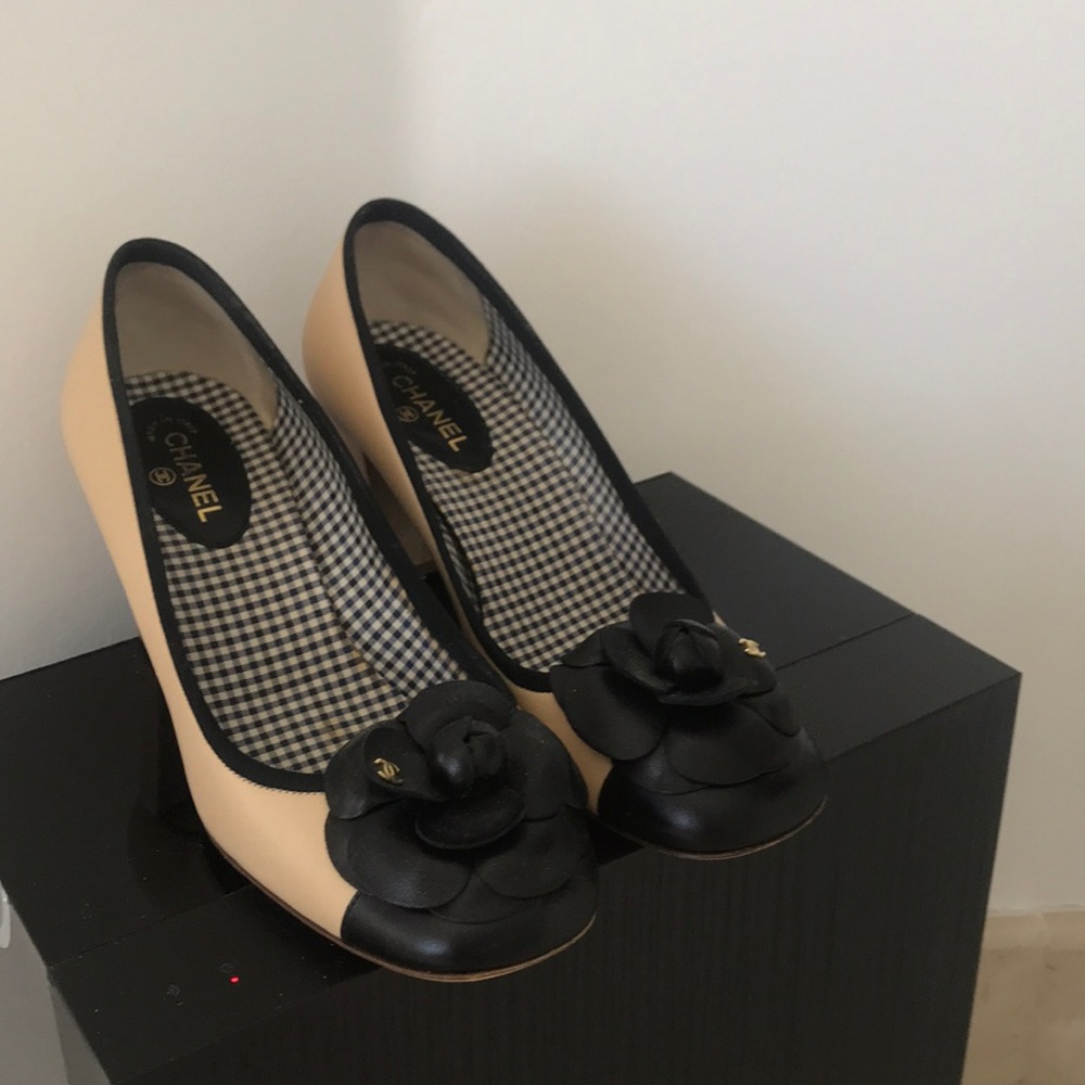 Chanel stacked heel pump